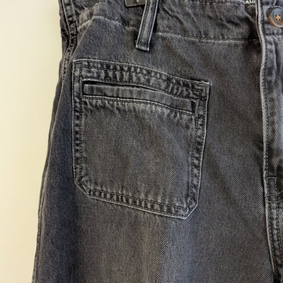 Old Navy High-Waisted Baggy Wide-Leg Trouser Jeans - Picture 5 of 8